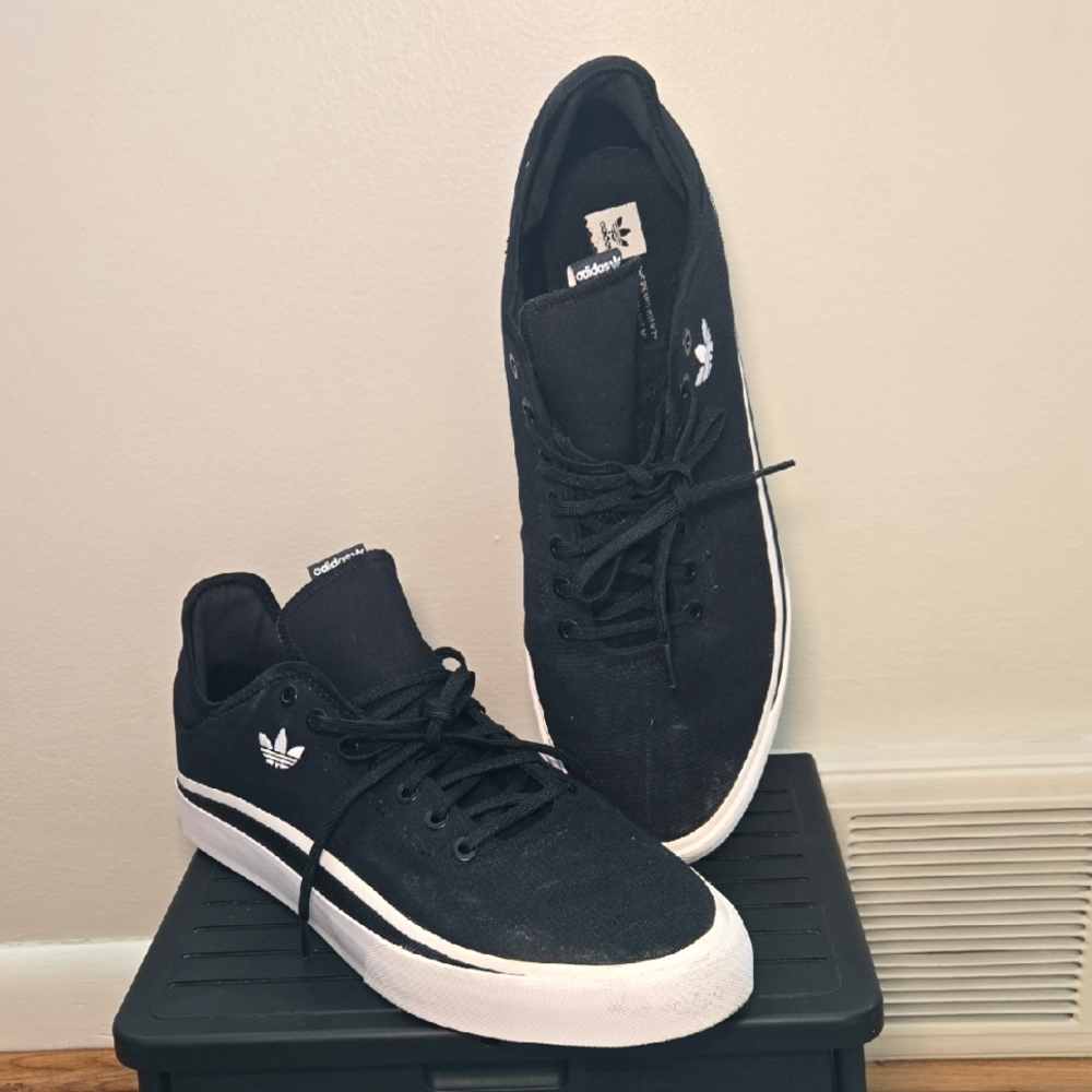 Adidas Men's Black Sneakers